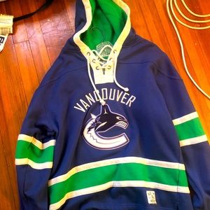 Vancouver Canucks heavy sweat shirt
